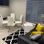 Amazing Central High Street Self Contained Apartments By Syl