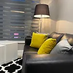 Amazing Central High Street Self Contained Apartments By Syl
