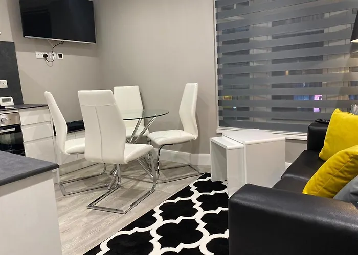 Amazing Central High Street Self Contained Apartments By Syl