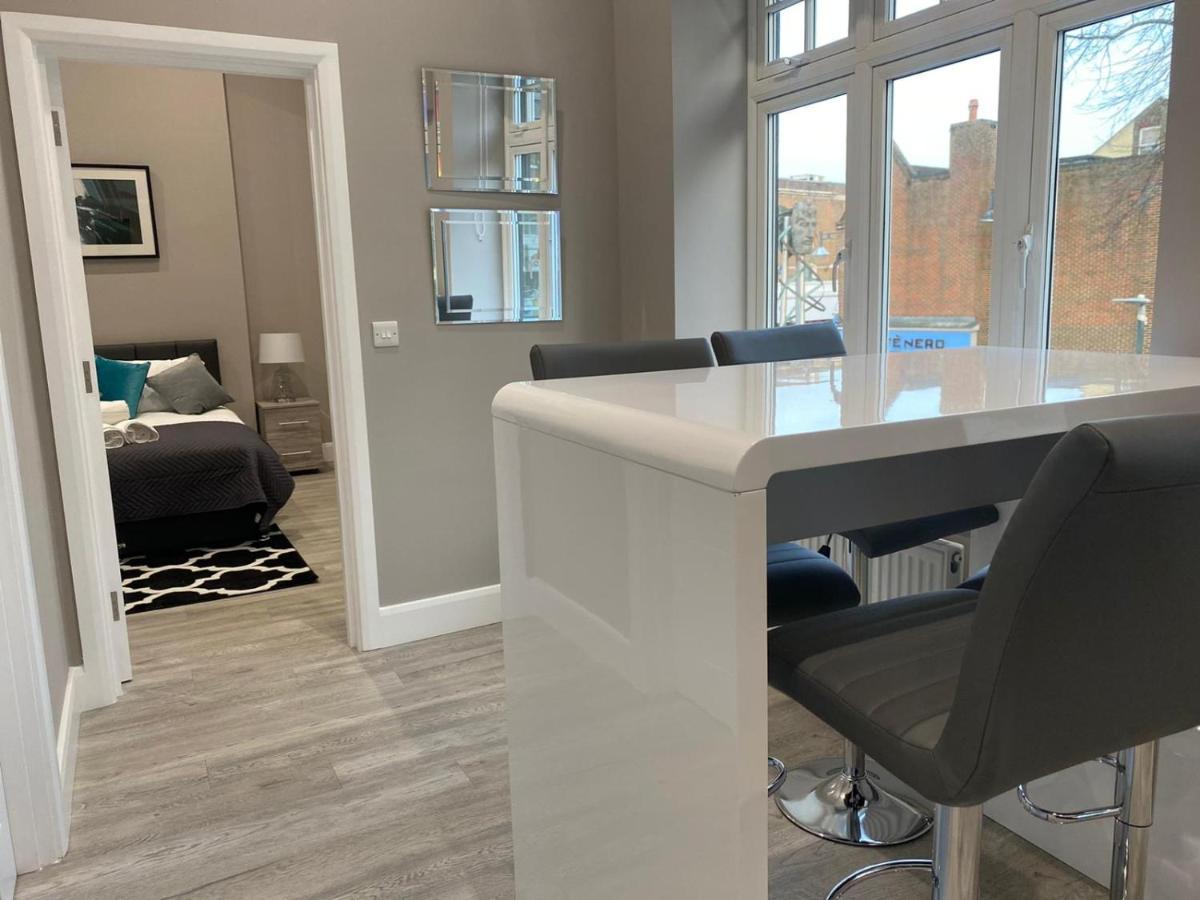 Amazing Central High Street Self Contained By Syl Watford (Hertfordshire)