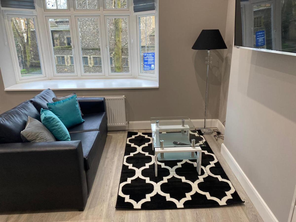 Amazing Central High Street Self Contained By Syl Apartment