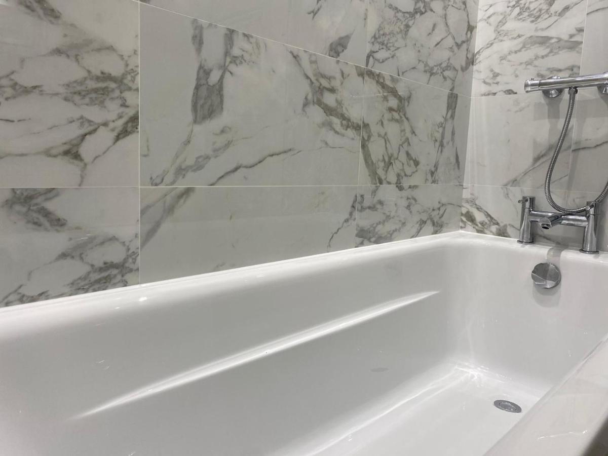 Amazing Central High Street Self Contained By Syl Apartment