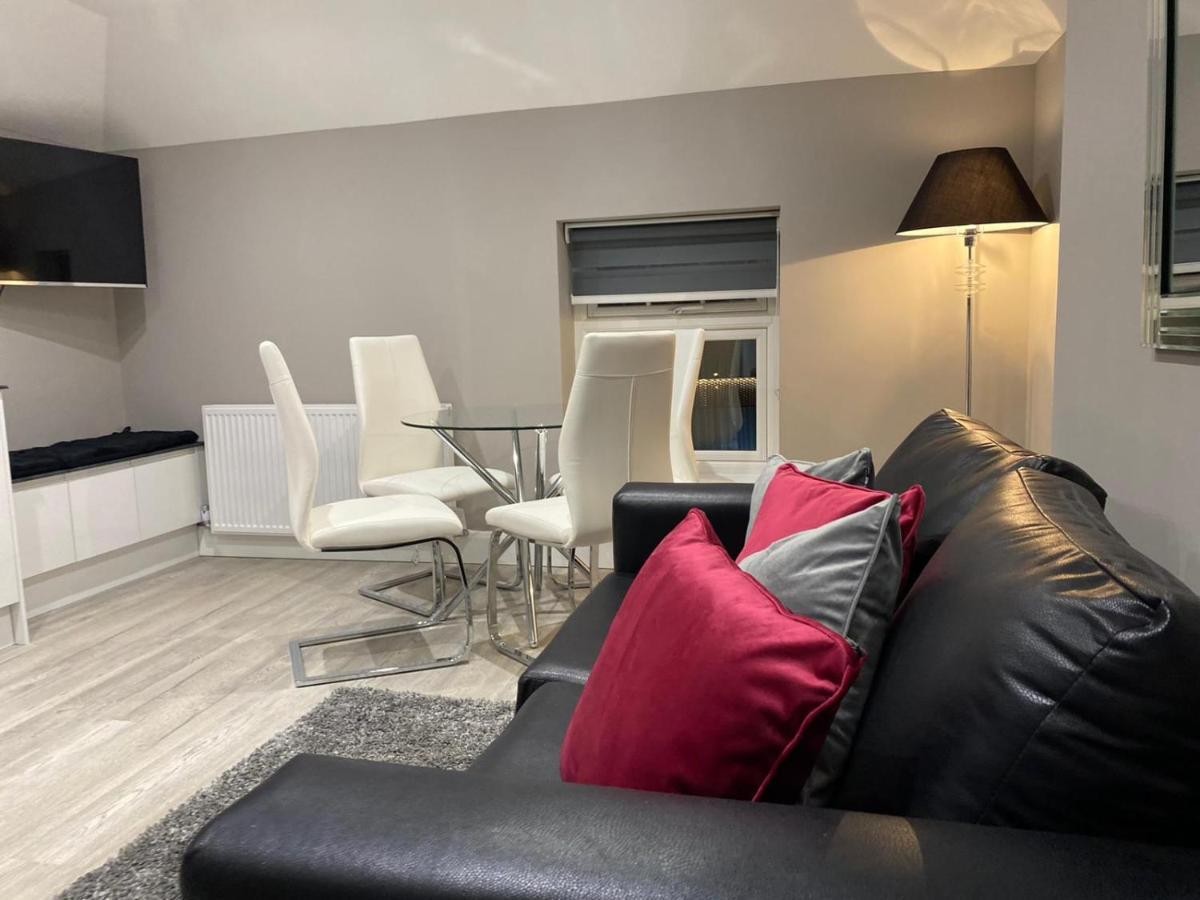 Amazing Central High Street Self Contained By Syl Apartment *