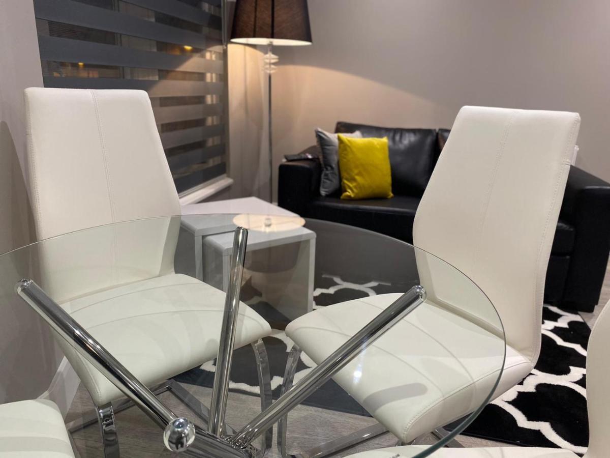 Amazing Central High Street Self Contained By Syl Apartment *