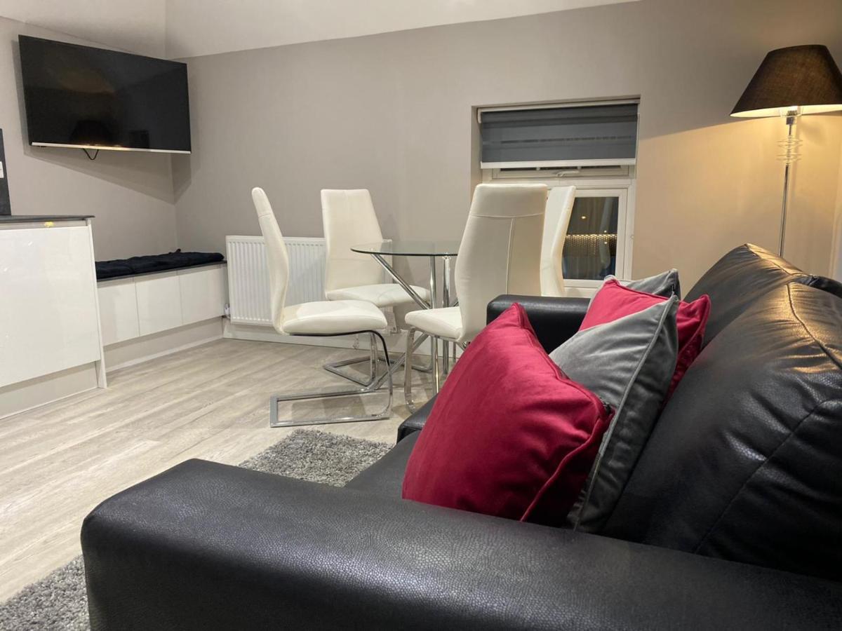 Amazing Central High Street Self Contained By Syl Apartment Watford (Hertfordshire)