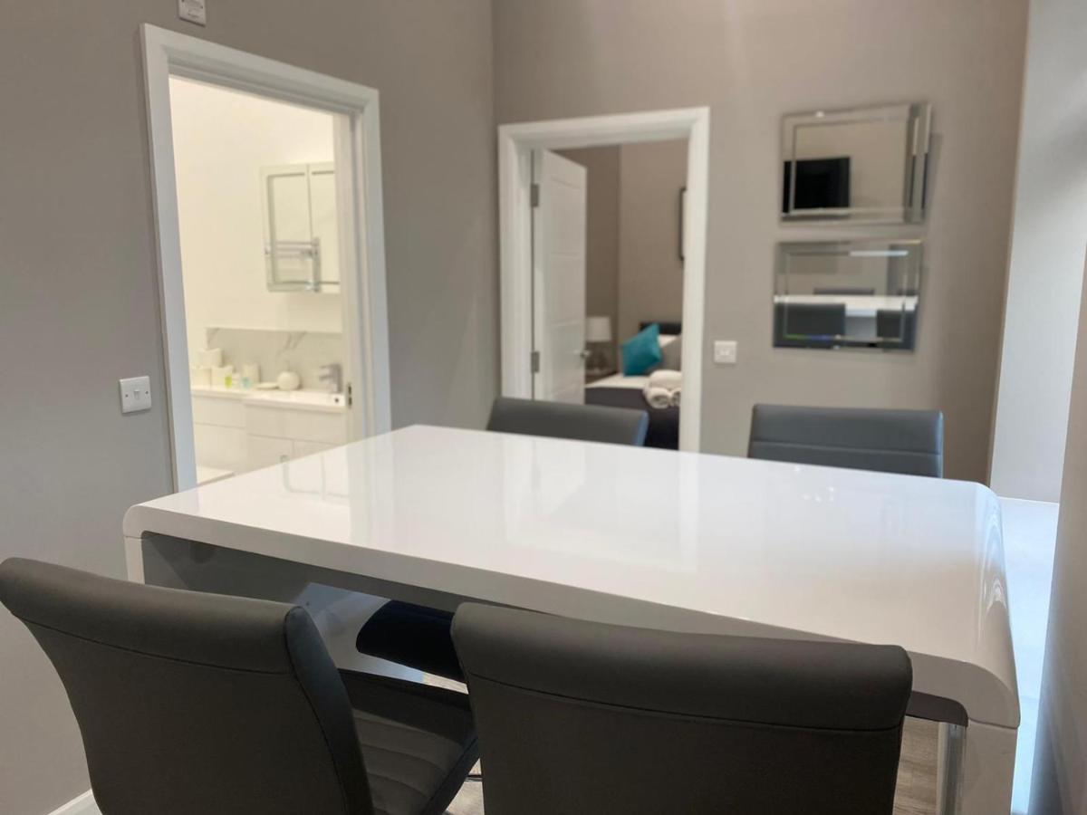 Amazing Central High Street Self Contained By Syl Apartment *